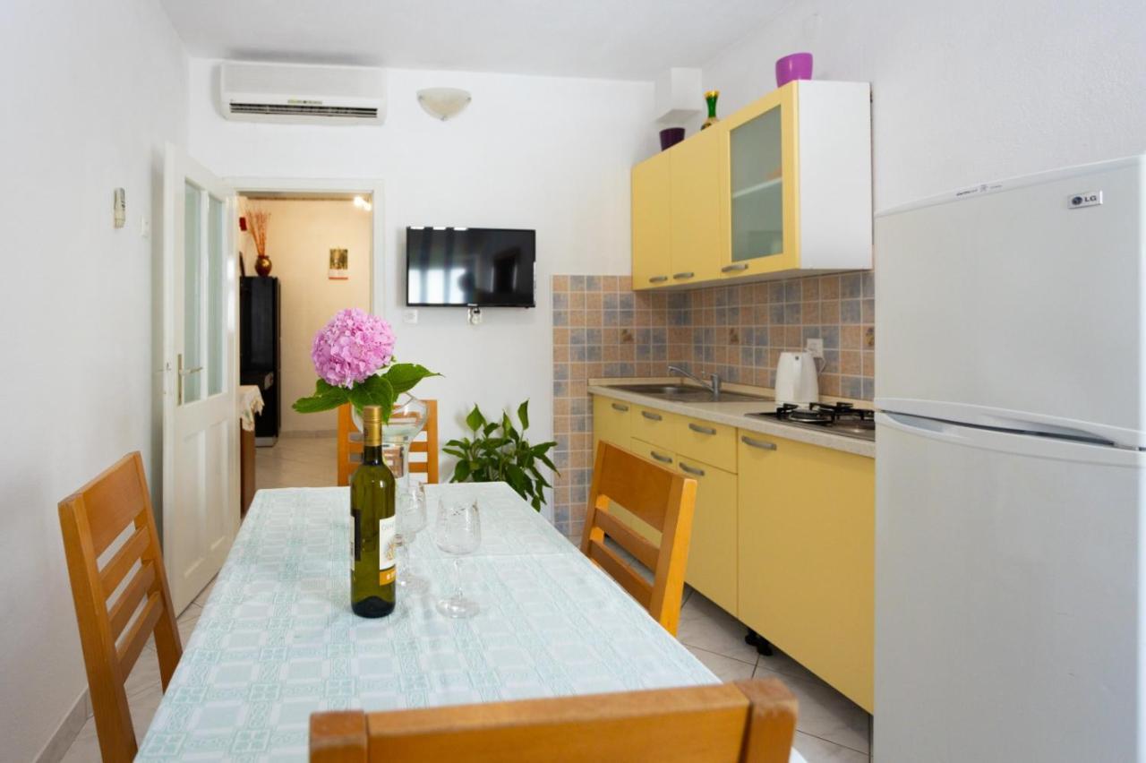 Apartmani Vranjes Podgora Exterior photo