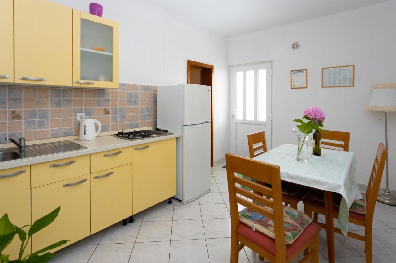 Apartmani Vranjes Podgora Exterior photo