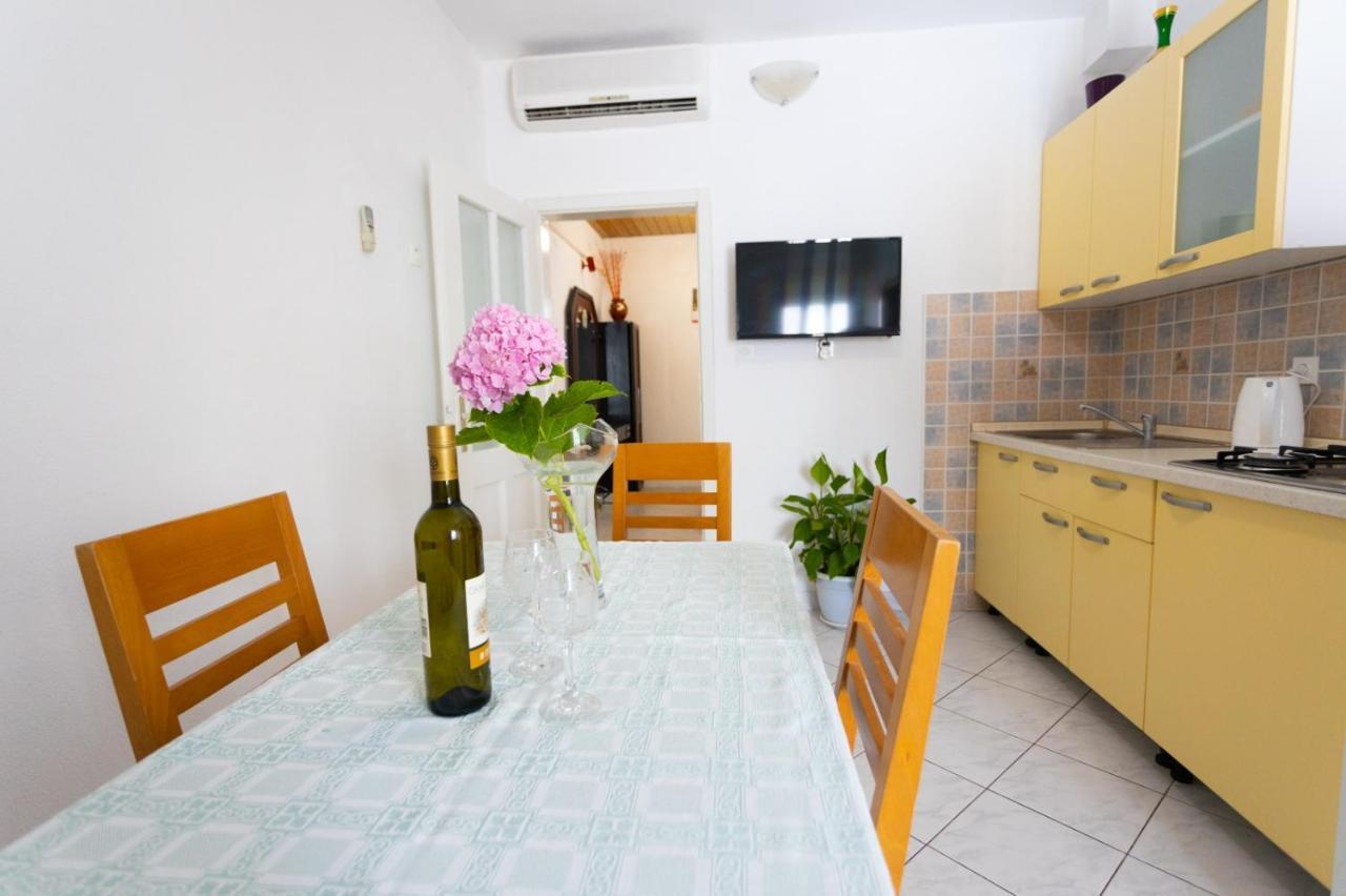 Apartmani Vranjes Podgora Exterior photo