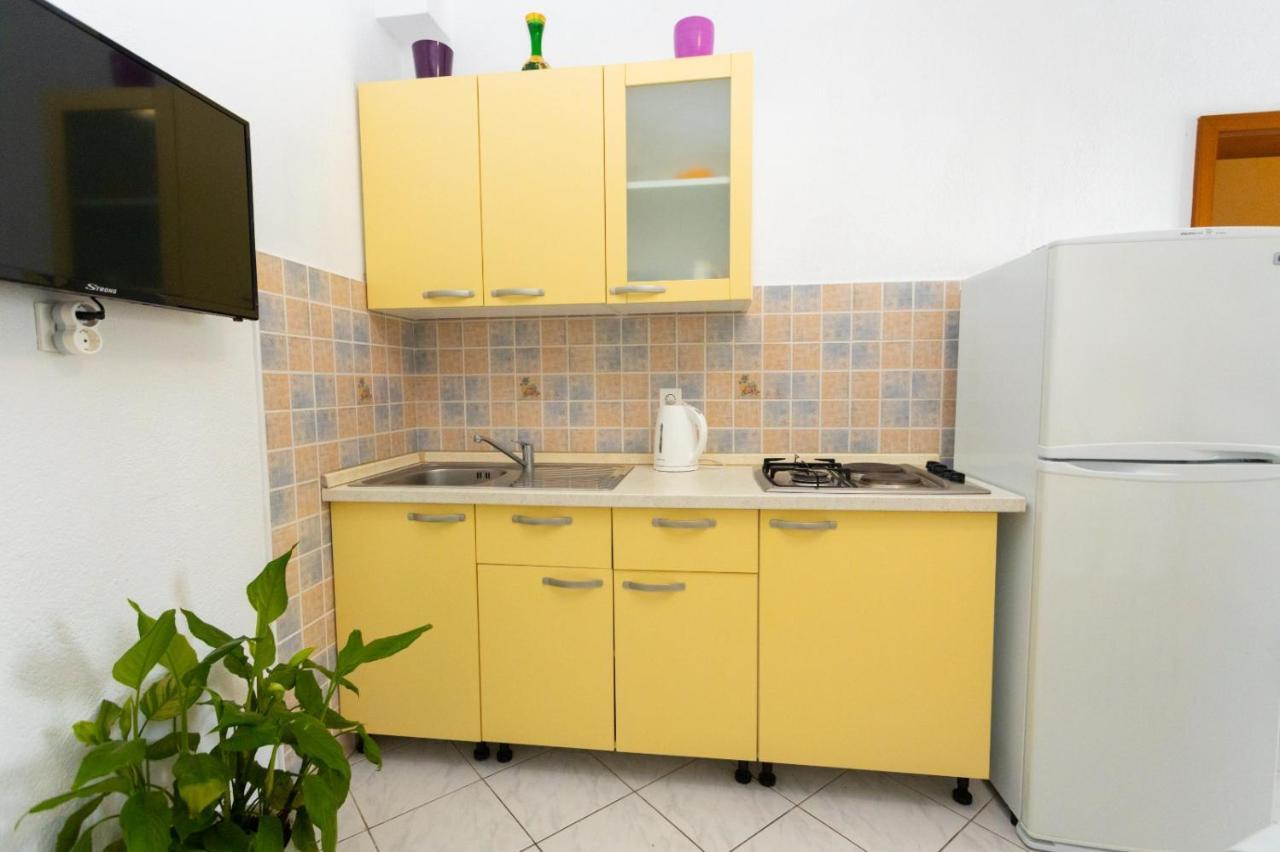 Apartmani Vranjes Podgora Exterior photo