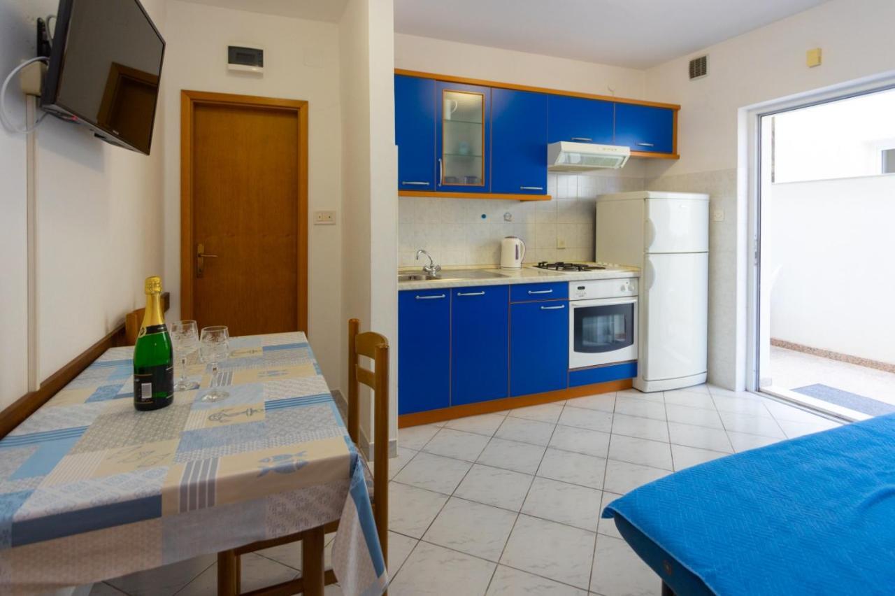 Apartmani Vranjes Podgora Exterior photo