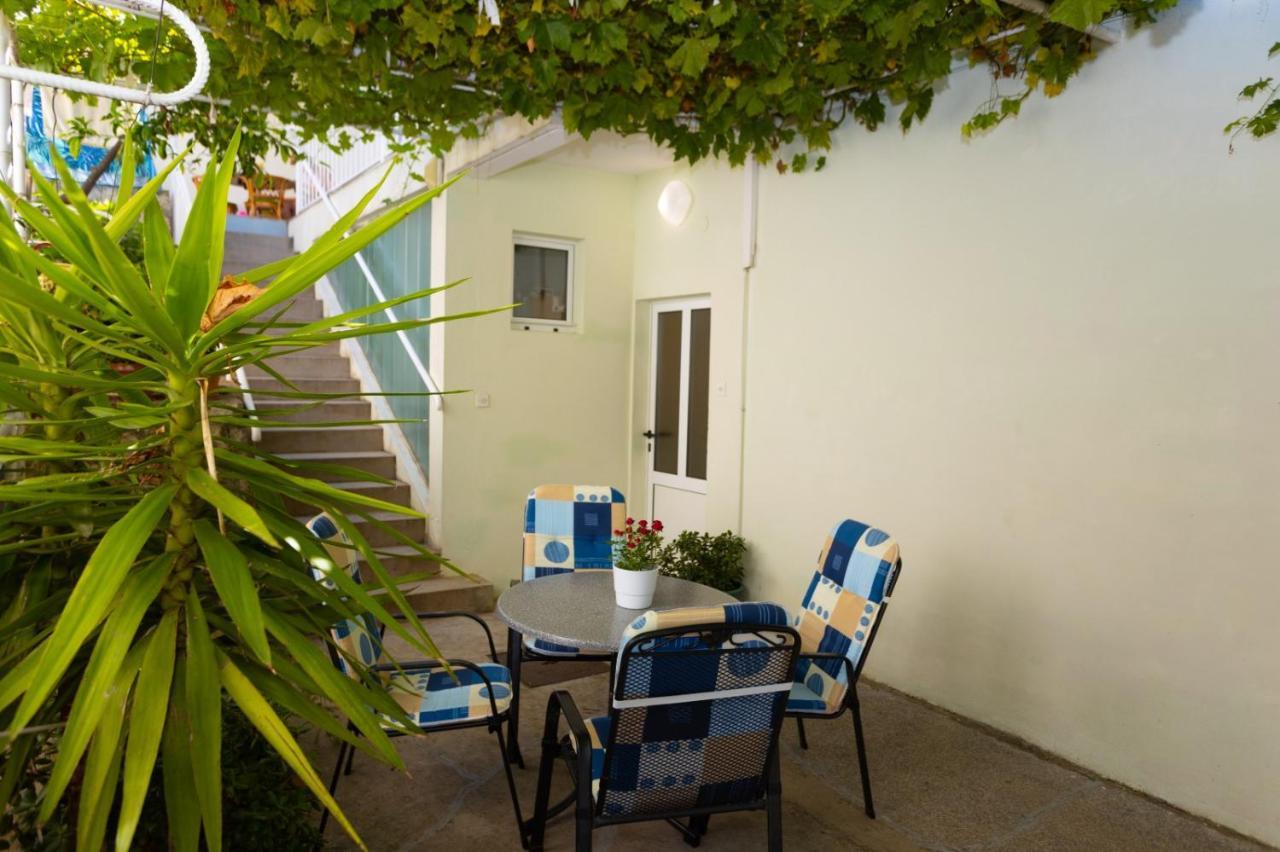 Apartmani Vranjes Podgora Exterior photo