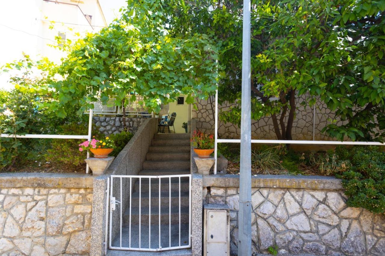 Apartmani Vranjes Podgora Exterior photo