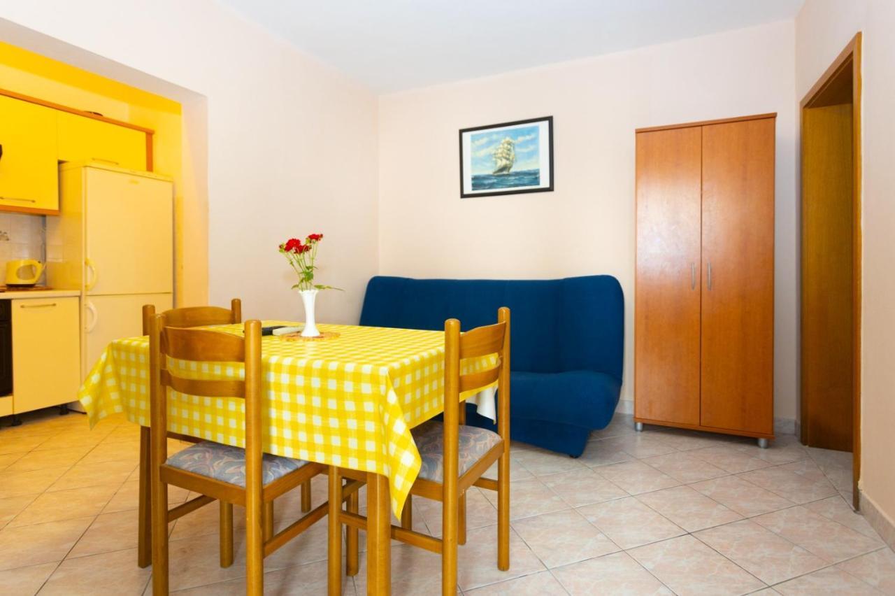 Apartmani Vranjes Podgora Exterior photo