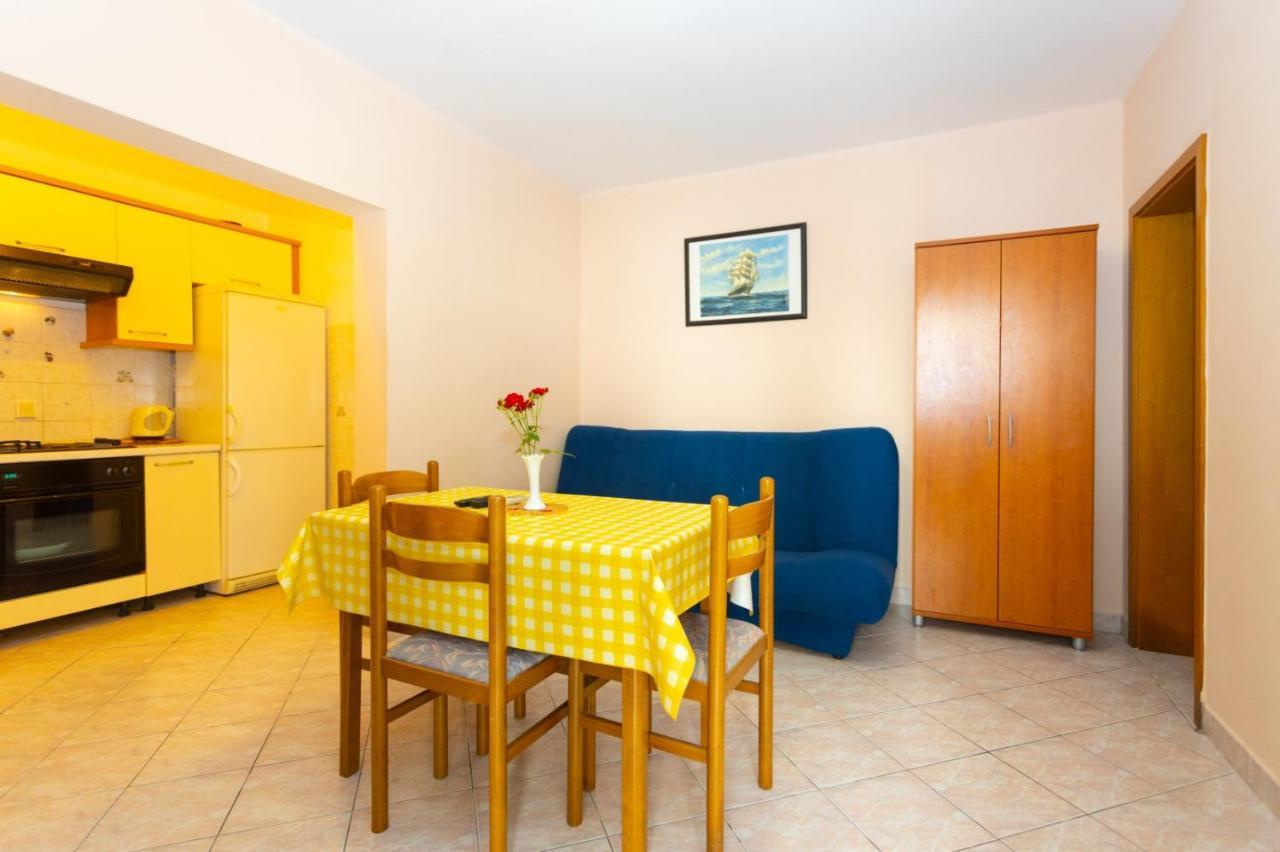 Apartmani Vranjes Podgora Exterior photo