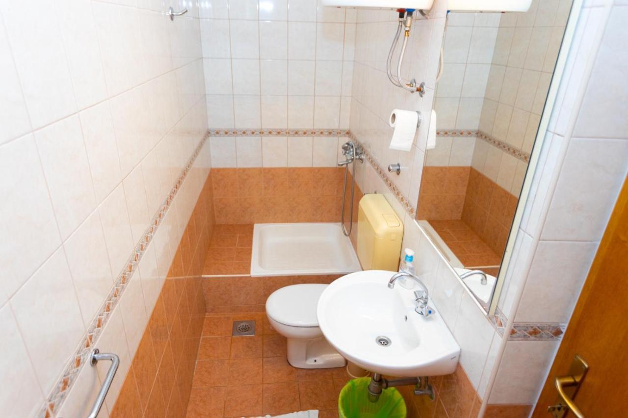 Apartmani Vranjes Podgora Exterior photo