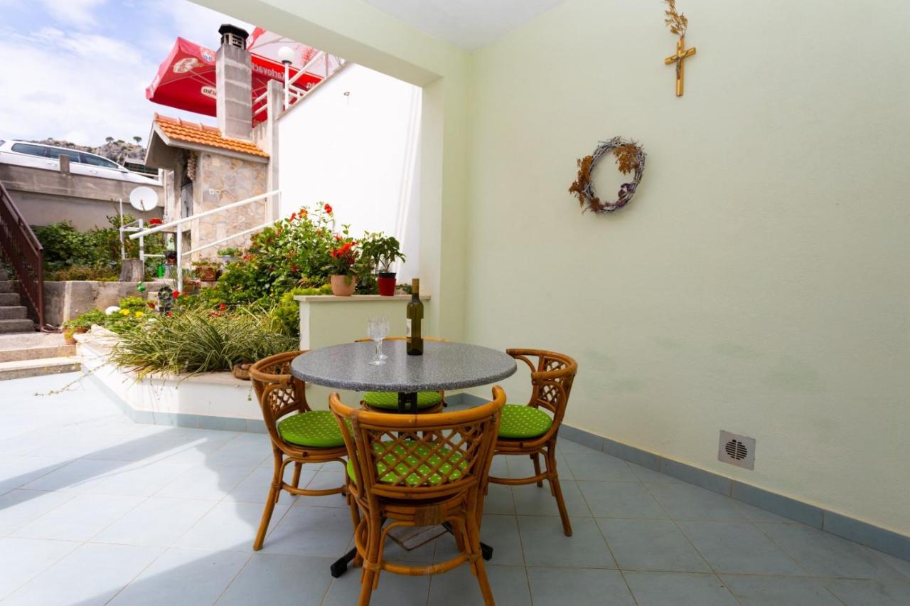 Apartmani Vranjes Podgora Exterior photo